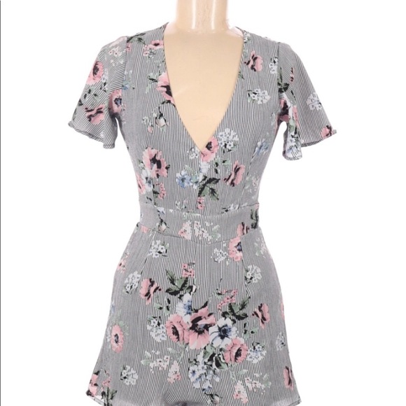 Crystal Doll juniors size 7 flirty striped romper - Picture 1 of 6